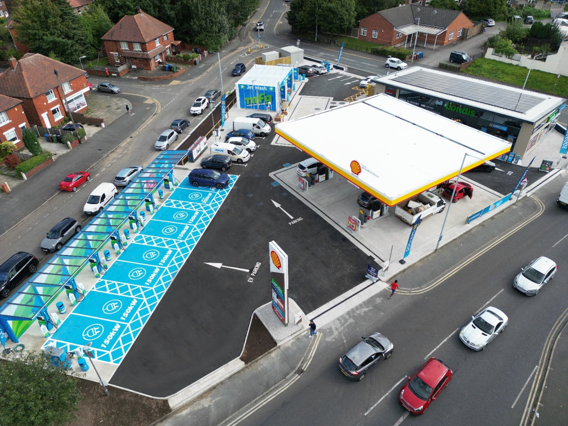 Forecourt with MFG charging bays (Photo: MFG) Forecourt with MFG charging bays (Photo: MFG)