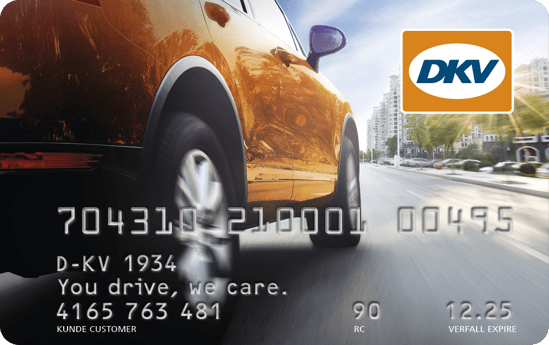 Zwei Männer an einem Verladehof.