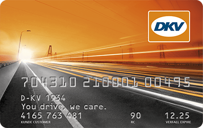 Zwei Männer an einem Verladehof.