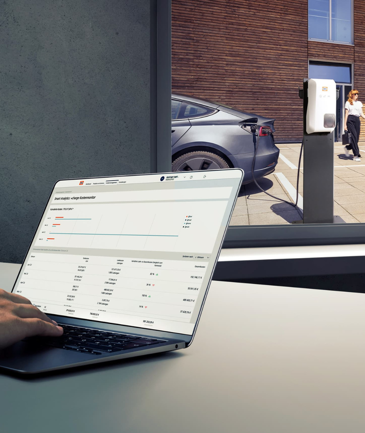 Zwei Männer an einem Verladehof