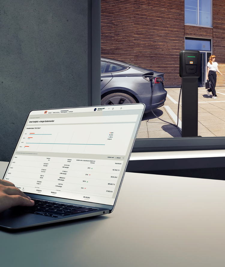 Zwei Männer an einem Verladehof