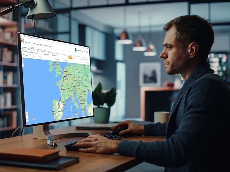 Man checking truck routes using DKV Mobility Maps Route planner