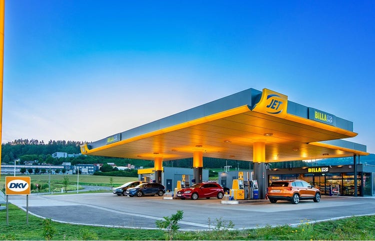 JET fuel service station
