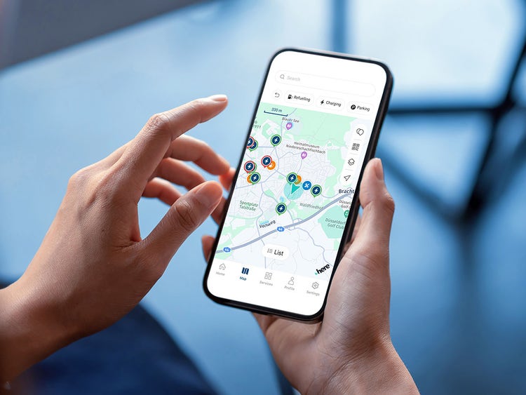 DKV Mobility App showing Filling Stations and charging points