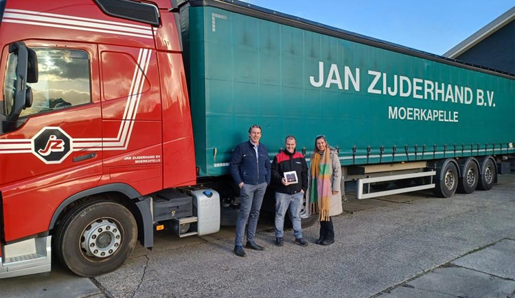 Zijderhand and DKV Mobility in front of a truck