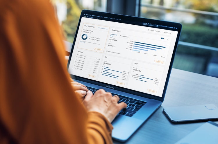 Screen shows dashboard from the DKV Mobility Carbon Monitor